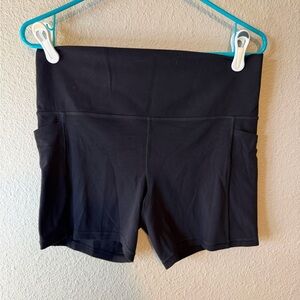 Athleta Salutation Black Women's Bike Shorts w/ Pockets - Size L